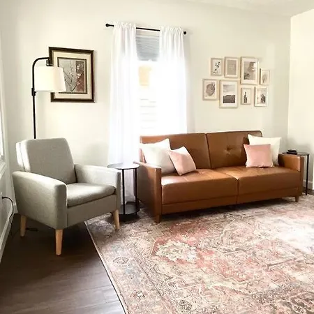 Cozy Home In Akron